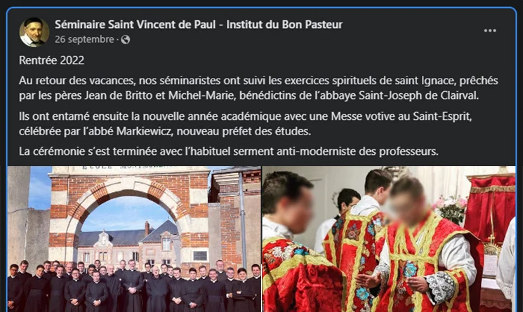 Capture d&rsquo;écran d&rsquo;une publication Facebook du Séminaire Saint Vincent de Paul - Institut du Bon Pasteur concernant la rentrée 2022. Le texte évoque les exercices spirituels de saint Ignace prêchés par des bénédictins de l&rsquo;abbaye Saint-Joseph de Clairval, suivis d&rsquo;une Messe votive célébrée par l&rsquo;abbé Markiewicz et du serment anti-moderniste des professeurs. En dessous, deux photos illustrent le propos : à gauche, une photo de groupe de séminaristes en soutane devant un porche en brique et pierre, et à droite, des ecclésiastiques en ornements liturgiques rouges lors de la cérémonie.